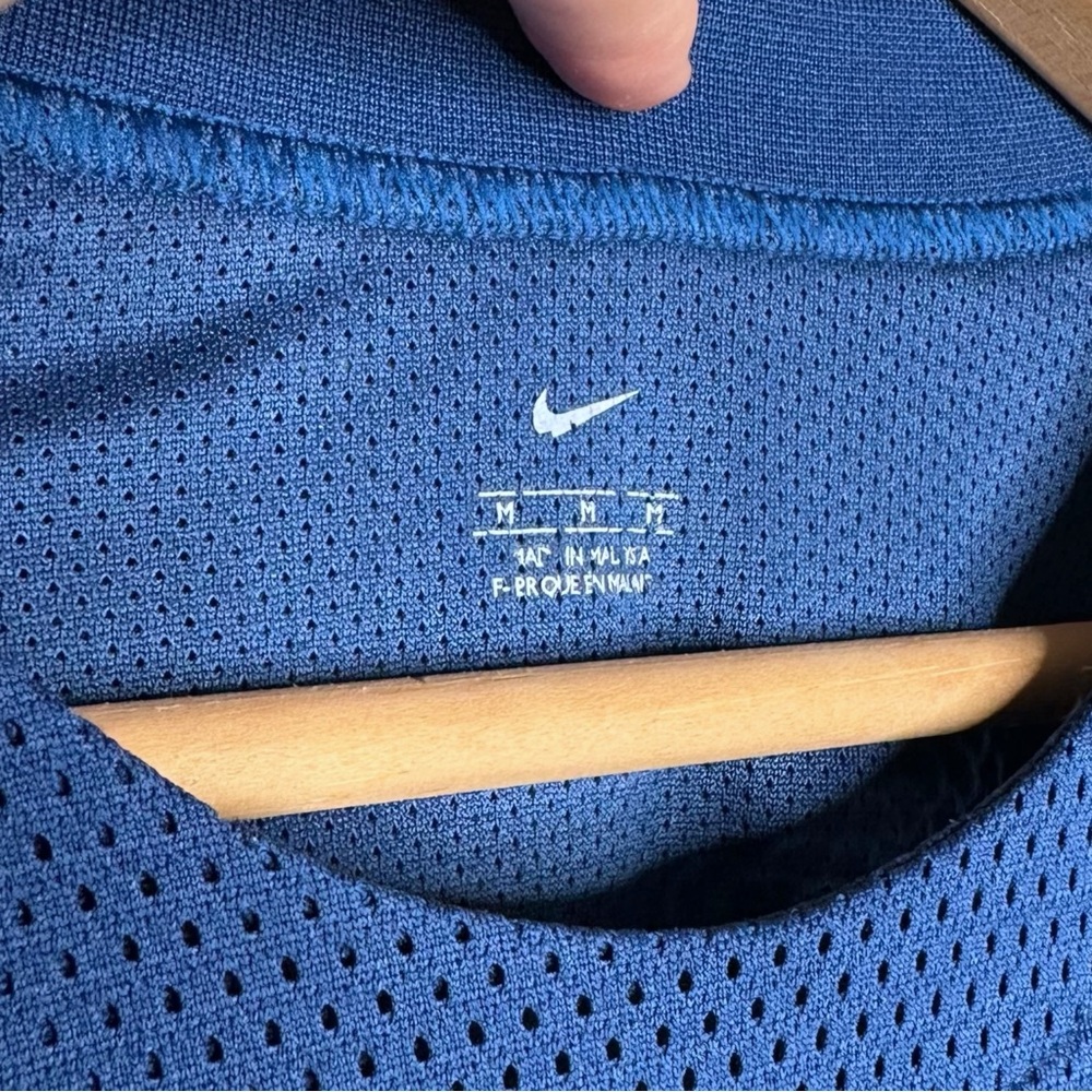 Nike center swoosh shirt - Picture 6 of 7